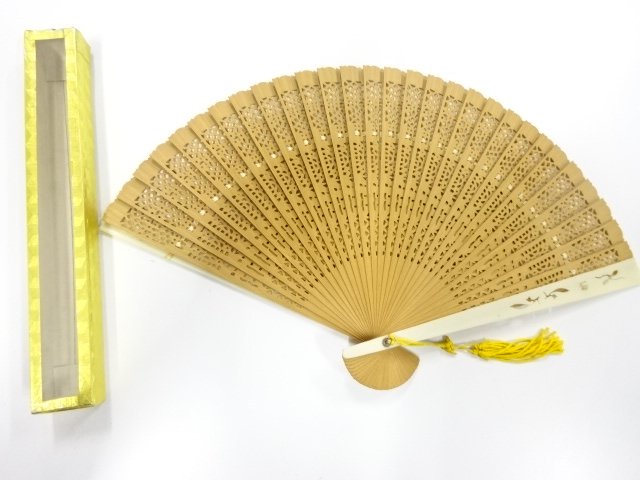 JAPANESE KIMONO / ANTIQUE SANDALWOOD FAN